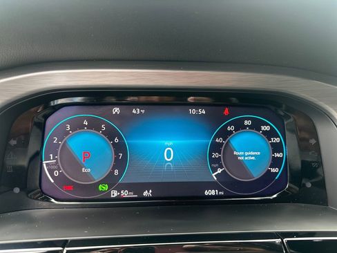 Used 2024 Volkswagen Atlas Cross Sport SE image 8