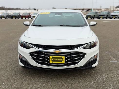 Used 2025 Chevrolet Malibu LT image 2