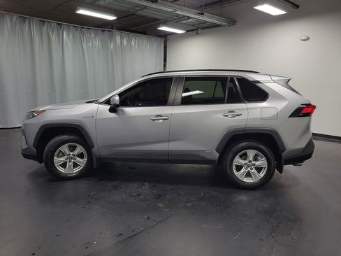 Used 2021 Toyota RAV4 LE image 5