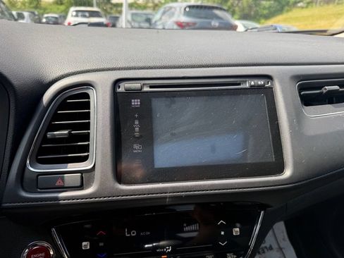 Used 2018 Honda HR-V EX image 11