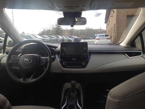 Certified 2021 Toyota Corolla LE image 18