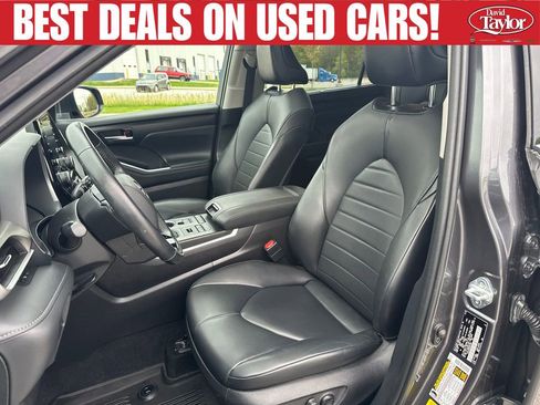 Used 2021 Toyota Highlander XLE AWD/4WD image 9