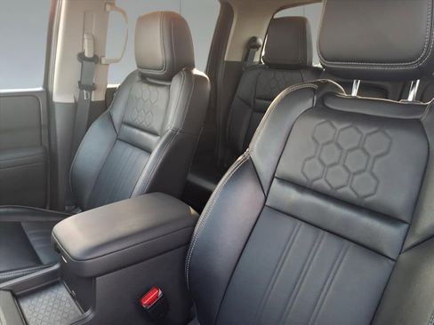 Used 2024 Nissan Frontier SL image 13