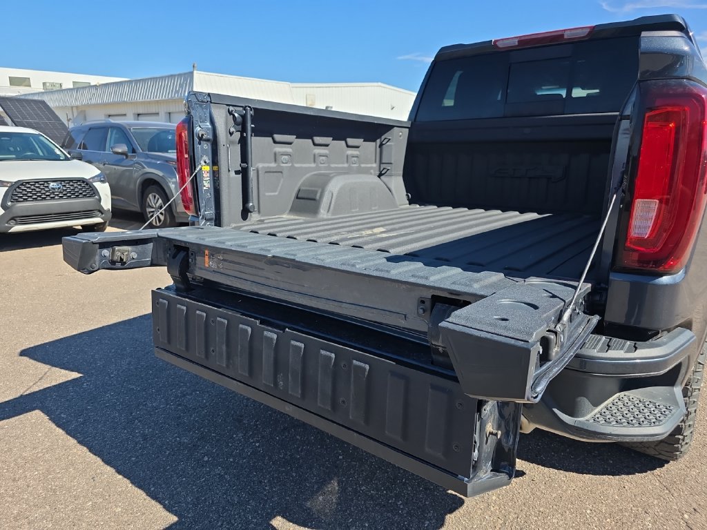 Used 2022 GMC Sierra 1500 AT4 w/ AT4 Preferred Package AWD/4WD image 17