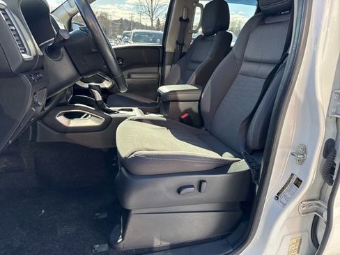 Used 2022 Nissan Frontier SV image 9