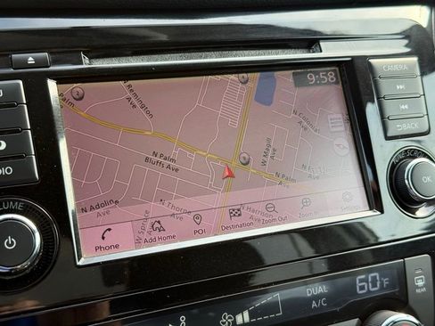 Used 2018 Nissan Rogue SV w/ Premium Package image 4