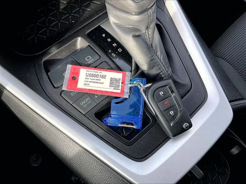 Used 2024 Toyota RAV4 LE image 31