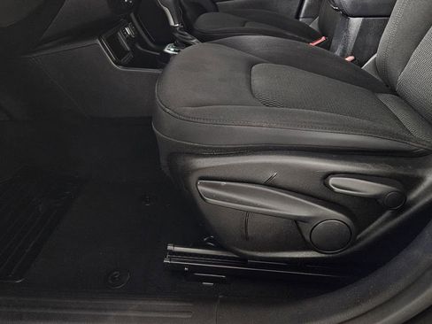 Used 2018 Jeep Renegade Altitude image 19