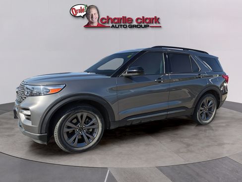 Used 2023 Ford Explorer XLT w/ Equipment Group 202A RWD image 2