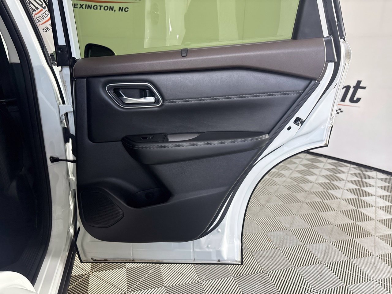 Used 2023 Nissan Rogue Platinum w/ Platinum Premium Package FWD image 29