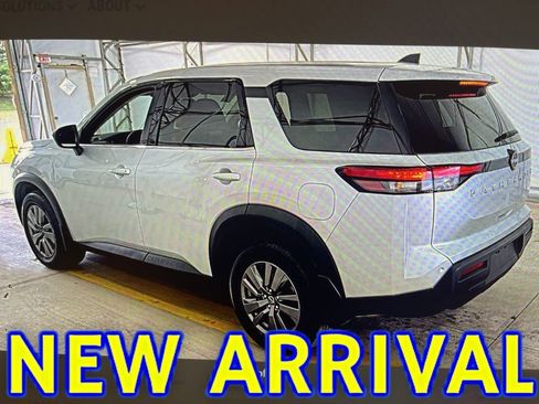 Used 2024 Nissan Pathfinder S image 3