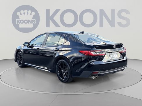 Used 2025 Toyota Camry SE FWD image 4