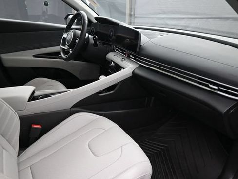 Used 2024 Hyundai Elantra Limited FWD image 24