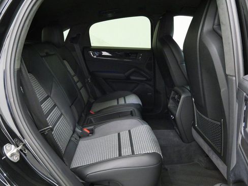 Used 2025 Porsche Cayenne GTS image 20