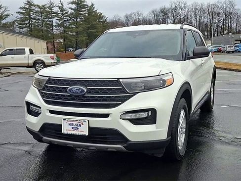 Used 2023 Ford Explorer XLT w/ Equipment Group 202A image 3