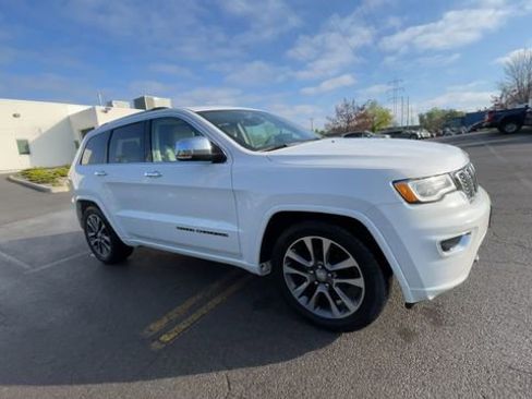Used 2018 Jeep Grand Cherokee Overland AWD/4WD image 2