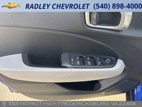 Used 2025 Hyundai Venue SEL image 5