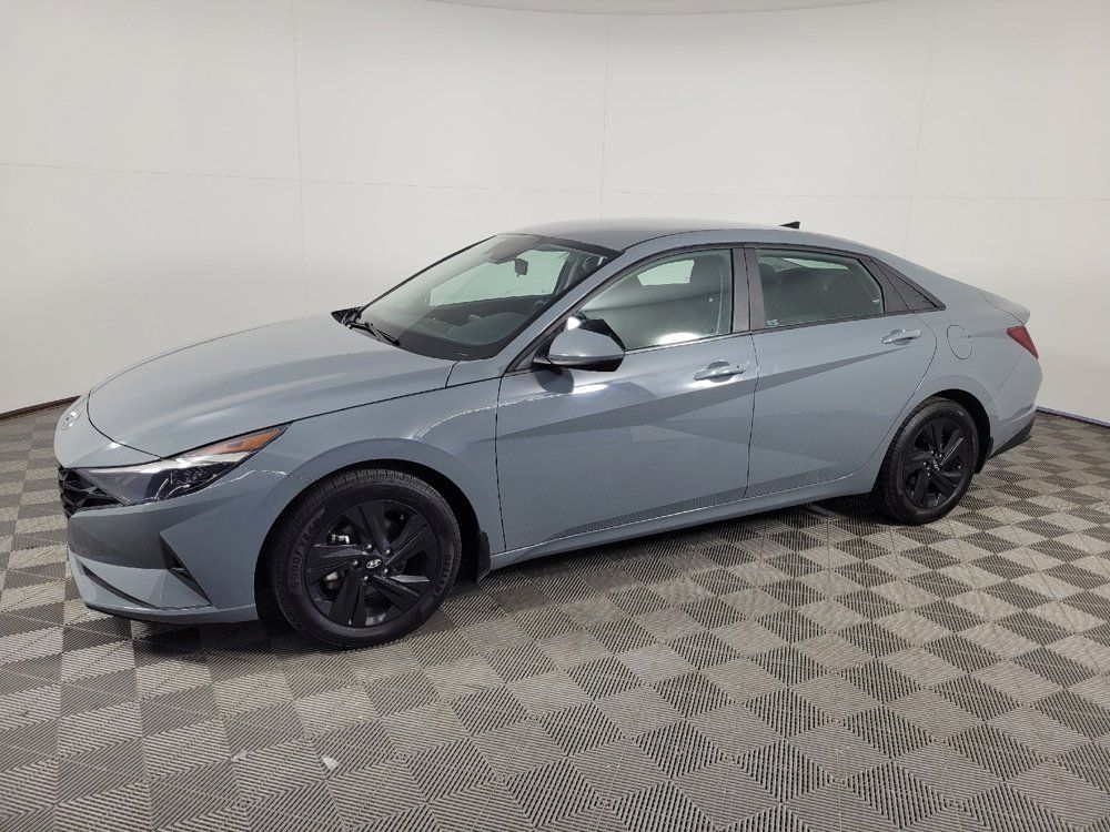 Used 2021 Hyundai Elantra SEL w/ Convenience Package FWD image 2