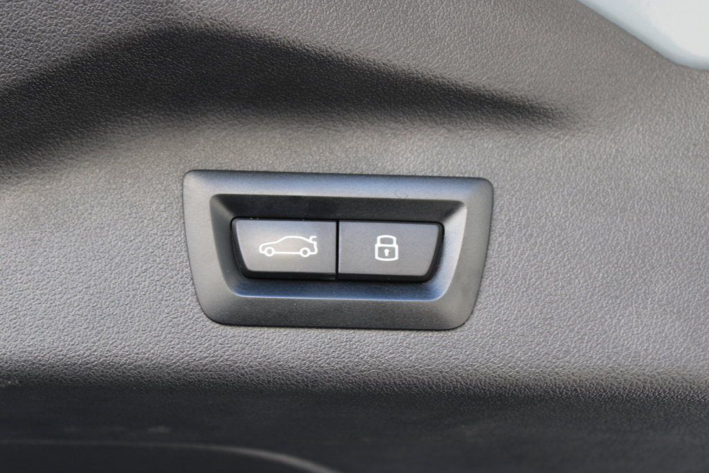 Used 2024 BMW X7 xDrive40i w/ M Sport Package AWD/4WD image 9