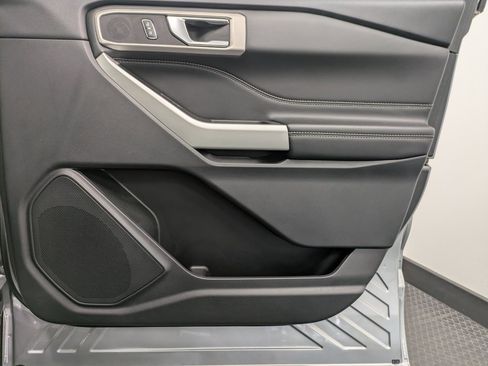 Used 2022 Ford Explorer XLT w/ Equipment Group 202A image 27