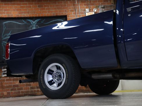 Used 1992 Dodge D/W Truck 150 image 29