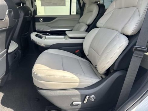 New 2026 Lincoln Navigator Reserve image 16