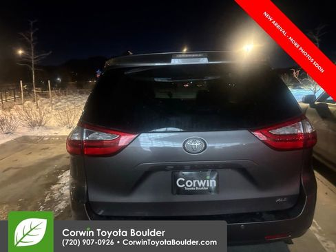 Used 2015 Toyota Sienna XLE image 5