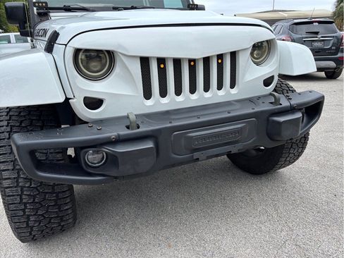 Used 2016 Jeep Wrangler Unlimited Rubicon AWD/4WD image 13