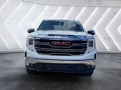 Used 2025 GMC Sierra 1500 SLT image 2