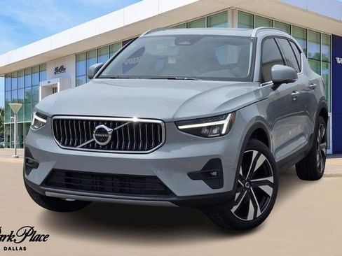 Used 2025 Volvo XC40 B5 Plus w/ Protection Package Premier image 1