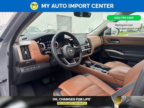 Used 2024 Nissan Pathfinder Platinum w/ Cargo Package AWD/4WD image 8
