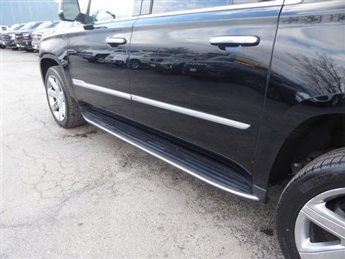 Used 2020 Cadillac Escalade ESV Luxury image 25