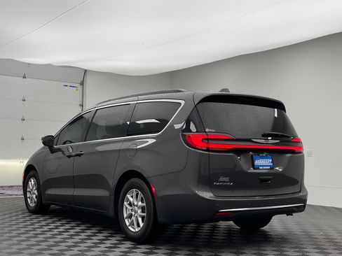 Used 2022 Chrysler Pacifica Touring-L FWD image 12