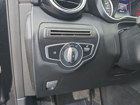 Used 2019 Mercedes-Benz GLC 300 4MATIC image 20