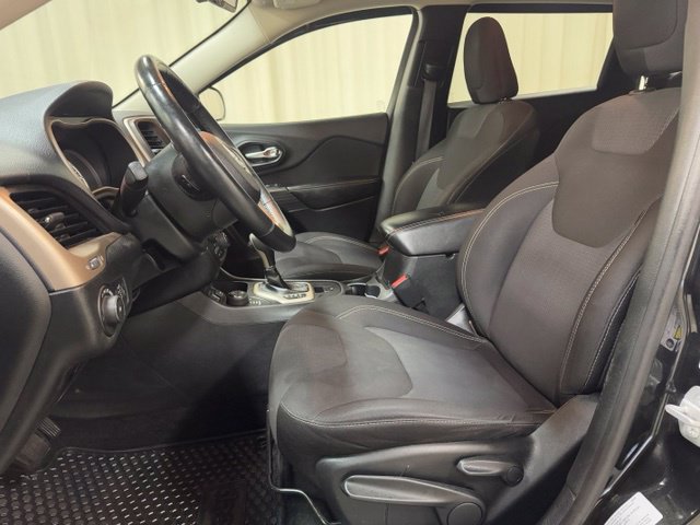 Used 2015 Jeep Cherokee Latitude w/ Cold Weather Group AWD/4WD image 15