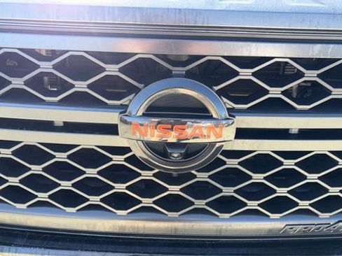 Used 2021 Nissan Titan PRO-4X w/ Pro-4x Convenience Package image 12