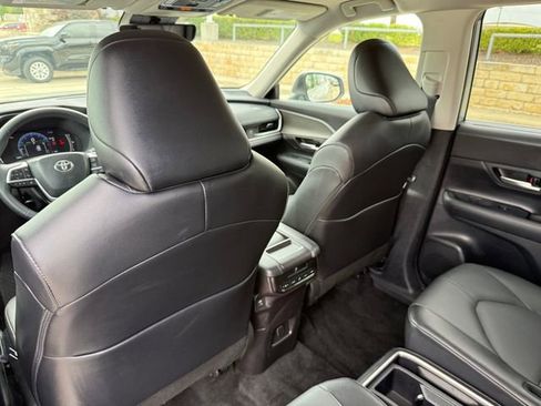Used 2025 Toyota Grand Highlander FWD image 25