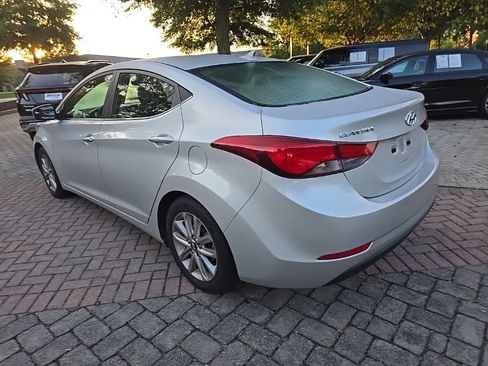 Used 2015 Hyundai Elantra SE w/ Option Group 03 FWD image 6