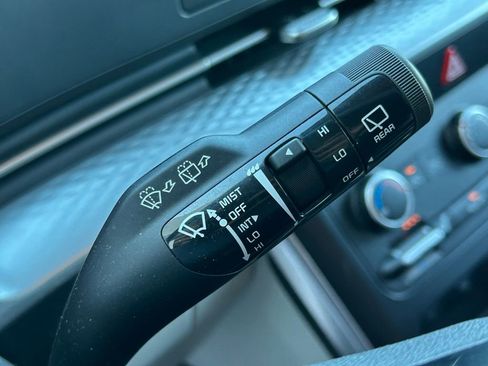 Used 2024 Kia Carnival LX FWD image 26