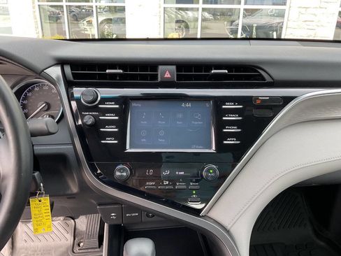 Used 2018 Toyota Camry SE w/ Moonroof Package FWD image 20