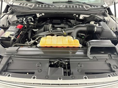 Used 2018 Ford F150 Lariat w/ Equipment Group 502A Luxury AWD/4WD image 30