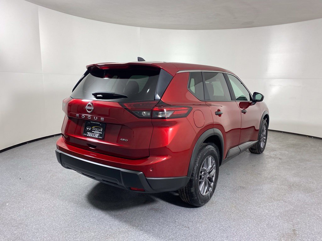 Used 2025 Nissan Rogue S AWD/4WD image 7