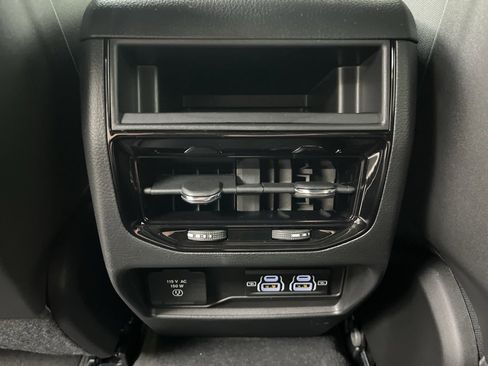 New 2025 Jeep Grand Cherokee Altitude image 23