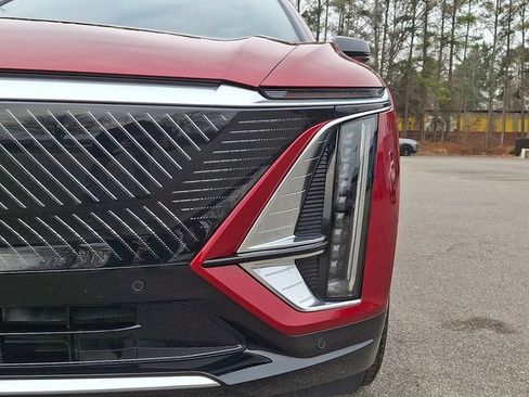 Used 2024 Cadillac Lyriq Luxury AWD/4WD image 11