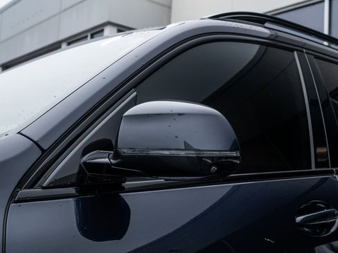 Used 2022 BMW X7 M50i image 8