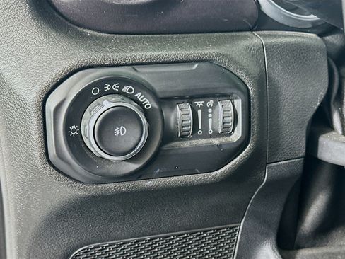 Used 2020 Jeep Wrangler Unlimited Sahara AWD/4WD image 17