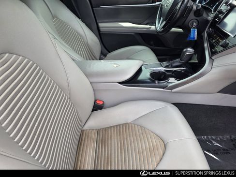 Used 2019 Toyota Camry SE FWD image 31