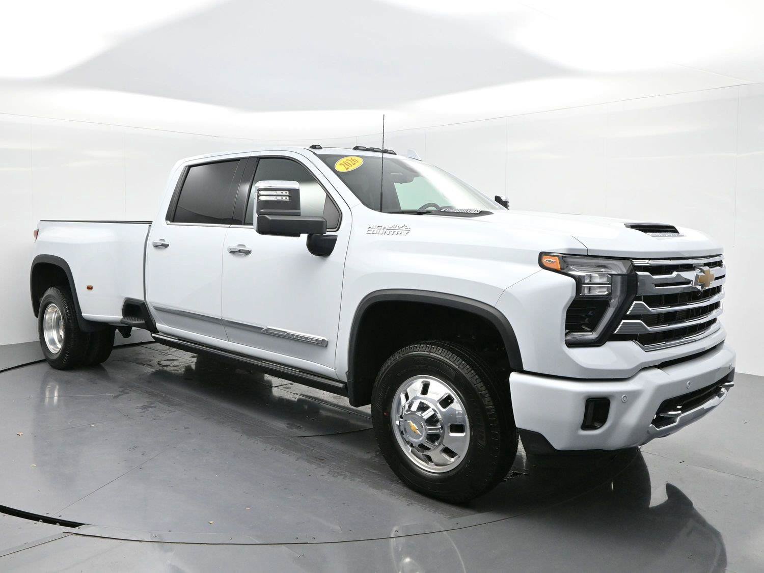 Used 2026 Chevrolet Silverado 3500 High Country w/ Technology Package AWD/4WD image 2