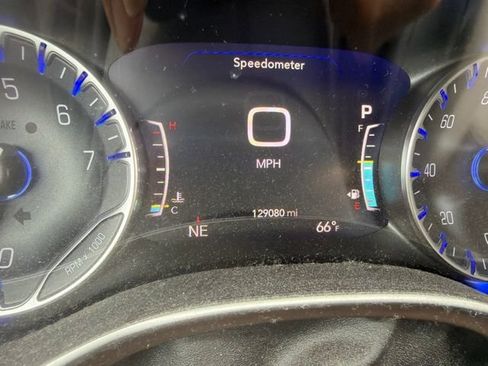 Used 2017 Chrysler Pacifica Touring-L Plus FWD image 12