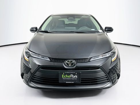 Used 2025 Toyota Corolla LE FWD image 2